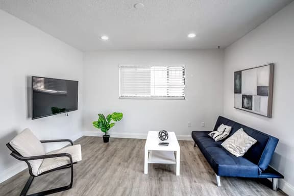 Modern & Spacious 2BR Near Brickell - Image 1
