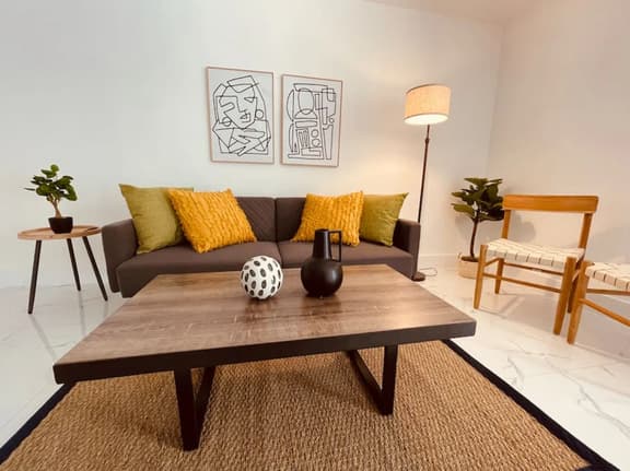 Stylish & Spacious 2bed/2bath Home w/parking - Image 1