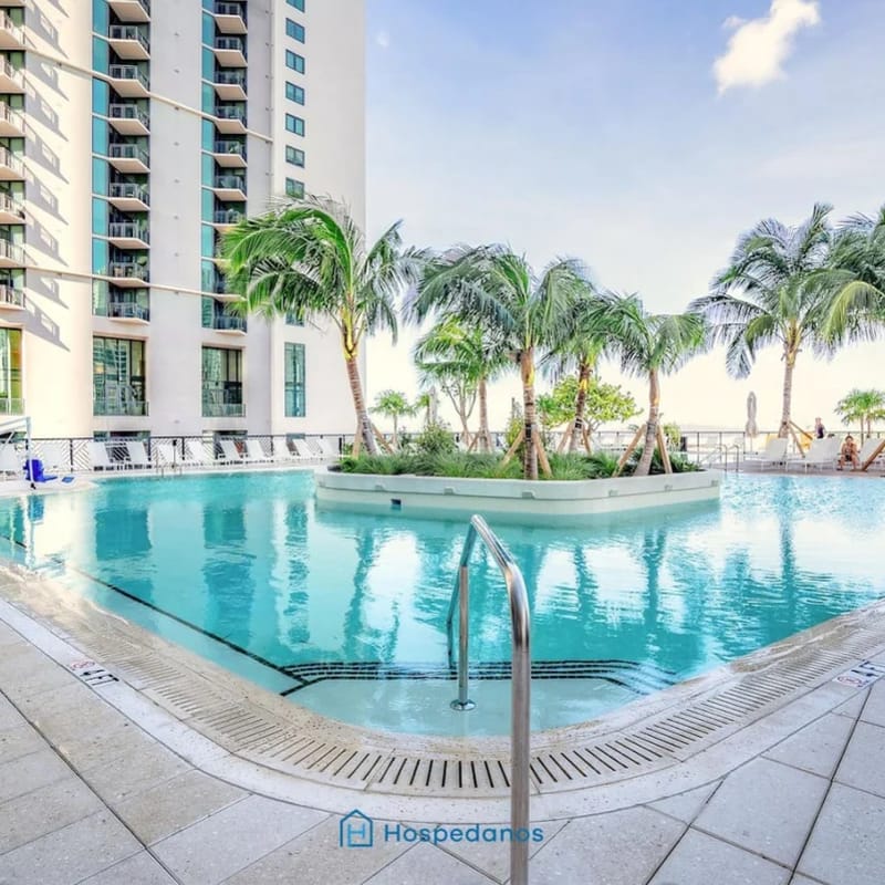 New Luxury Condo in Downtown
