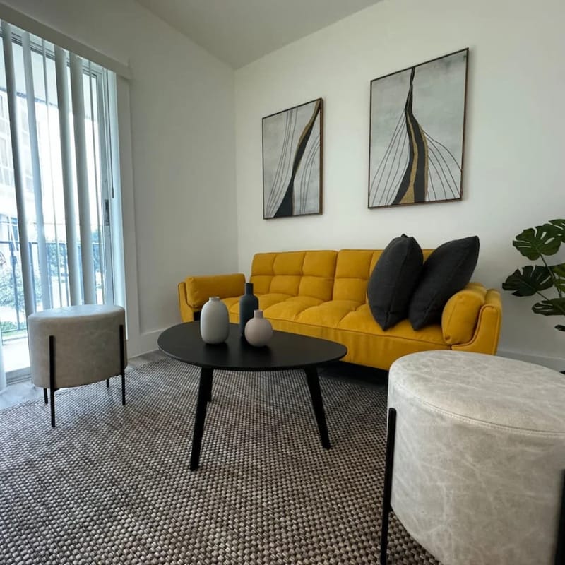 Stylish 2bed 1 bath apt w/ parking great location!
